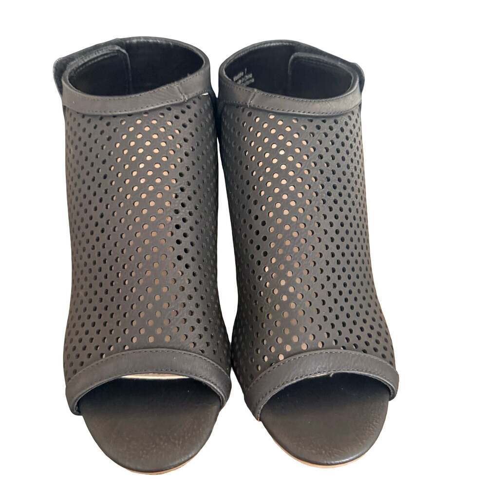 J. Adams Maddie Women's Peep Toe Perforated Block Heel Booties size 7